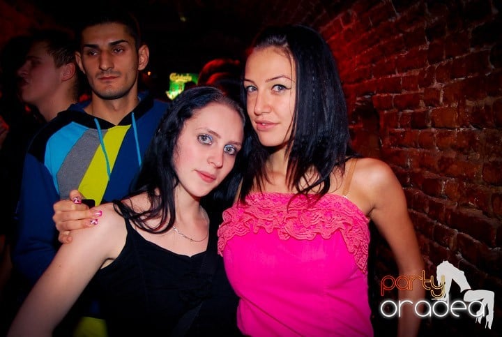 Saturday Night Party în Club Escape,