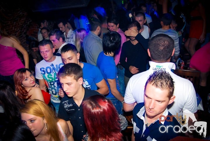 Saturday Night Party în Club Escape,