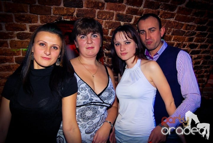 Saturday Night Party în Club Escape,