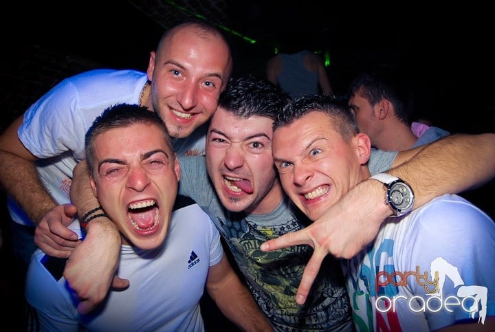 Saturday Night Party în Club Escape,