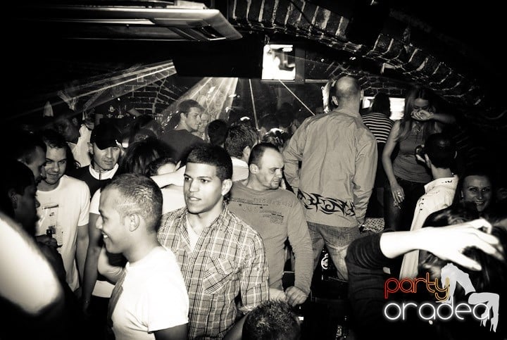 Saturday Night Party în Club Escape,