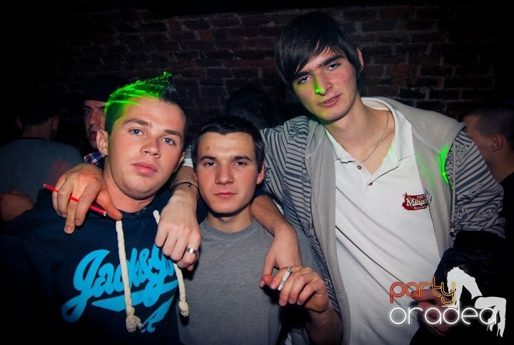 Saturday Night Party în Club Escape,