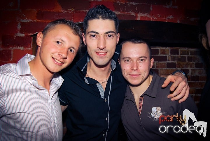 Saturday Night Party în Club Escape,