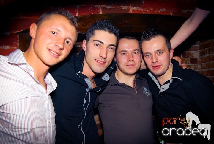 Saturday Night Party în Club Escape,