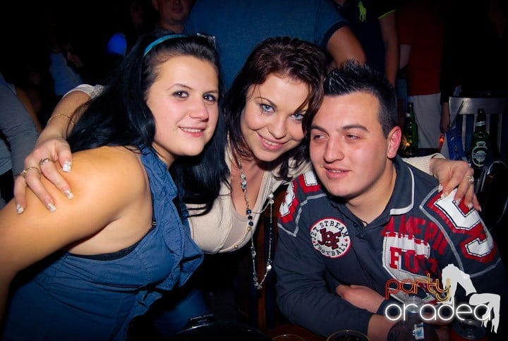 Saturday Night Party în Club Escape,