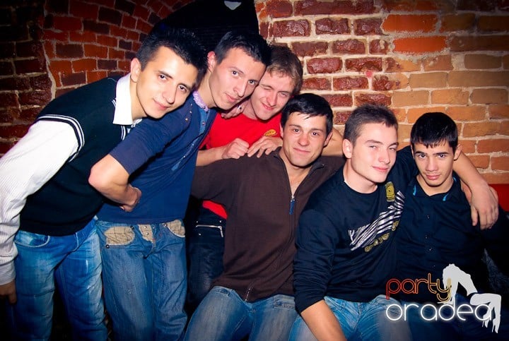 Saturday Night Party în Club Escape,