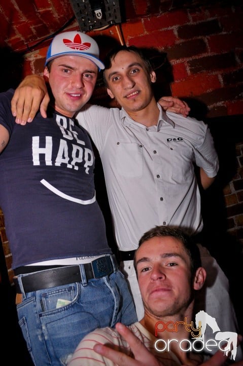 Saturday Night Party în Escape,
