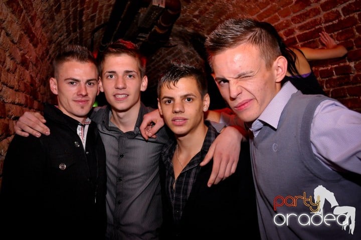 Saturday Night Party în Escape,