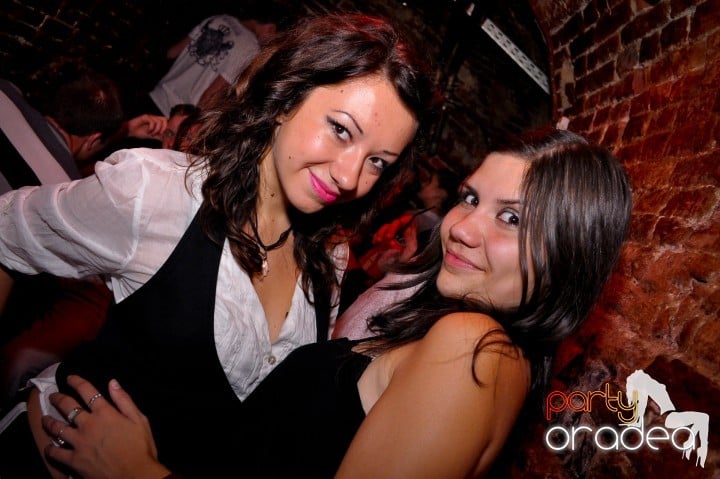 Saturday Night Party în Escape,