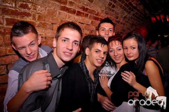Saturday Night Party în Escape,