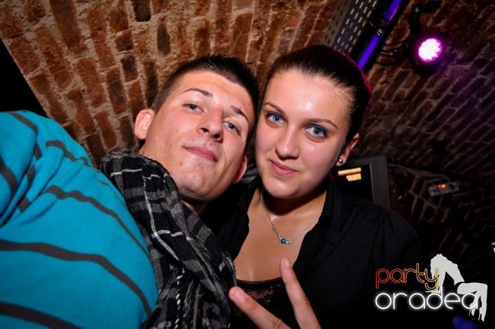 Saturday Night Party în Escape,