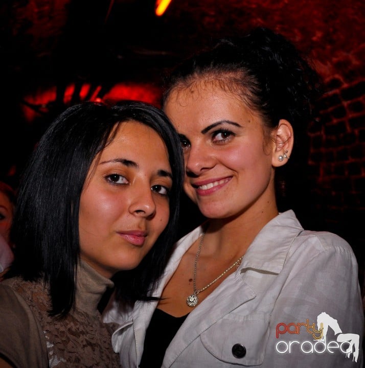 Saturday Night Party în Escape,