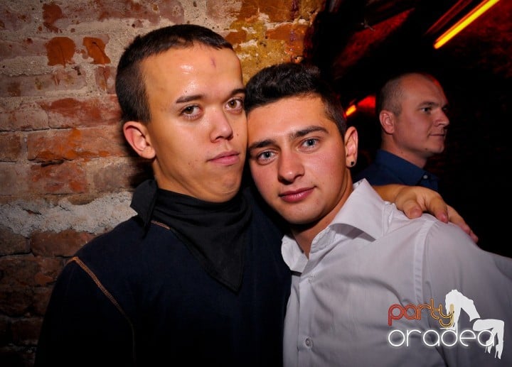 Saturday Night Party în Escape,