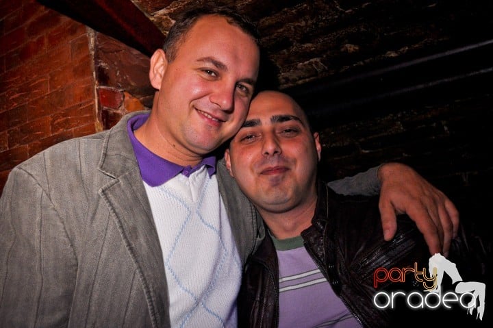 Saturday Night Party în Escape,