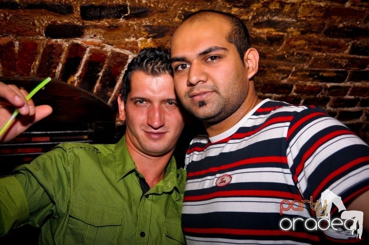 Saturday Night Party în Escape,