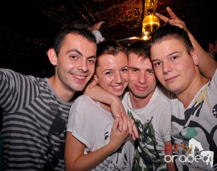Saturday Night Party în Escape,