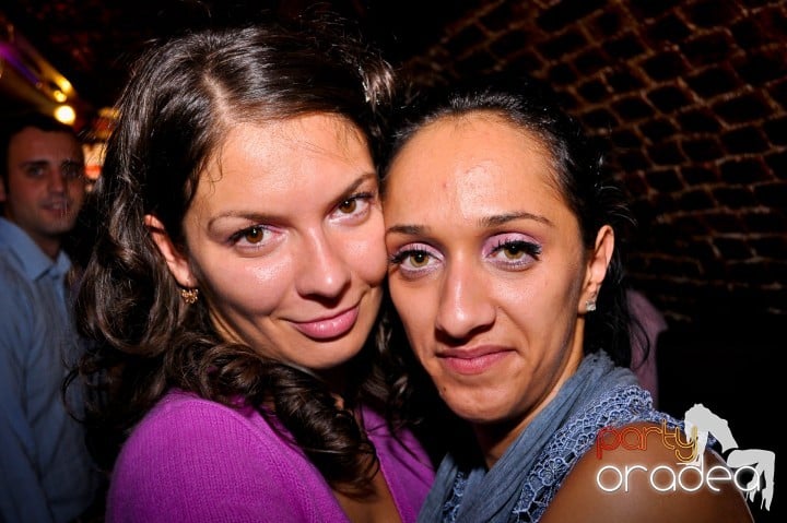 Saturday Night Party în Escape,