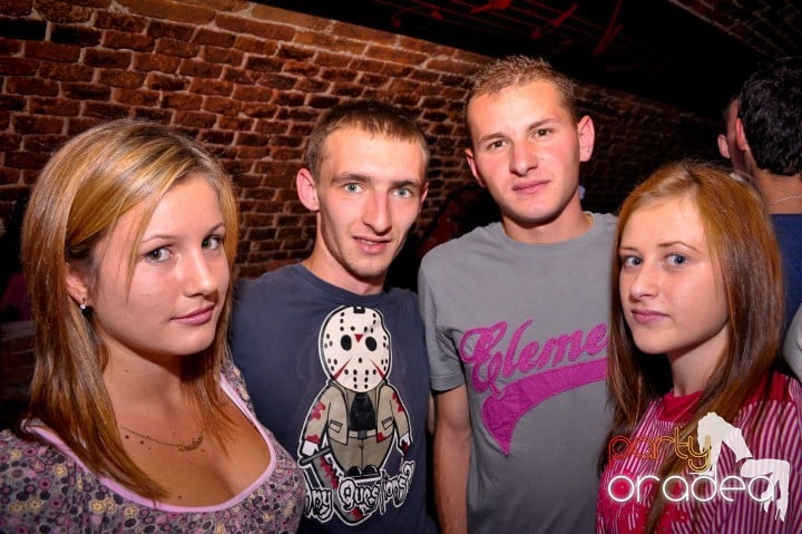 Saturday Night Party în Escape,