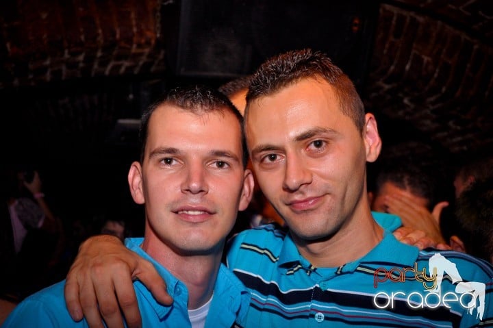 Saturday Night Party în Escape,