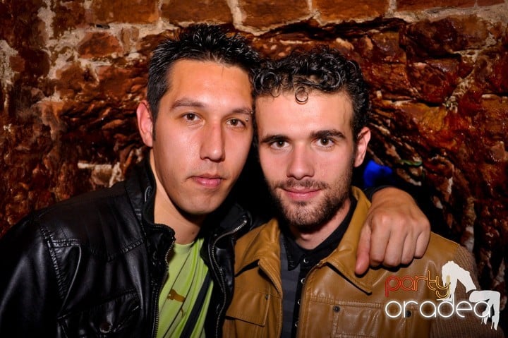 Saturday Night Party în Escape,