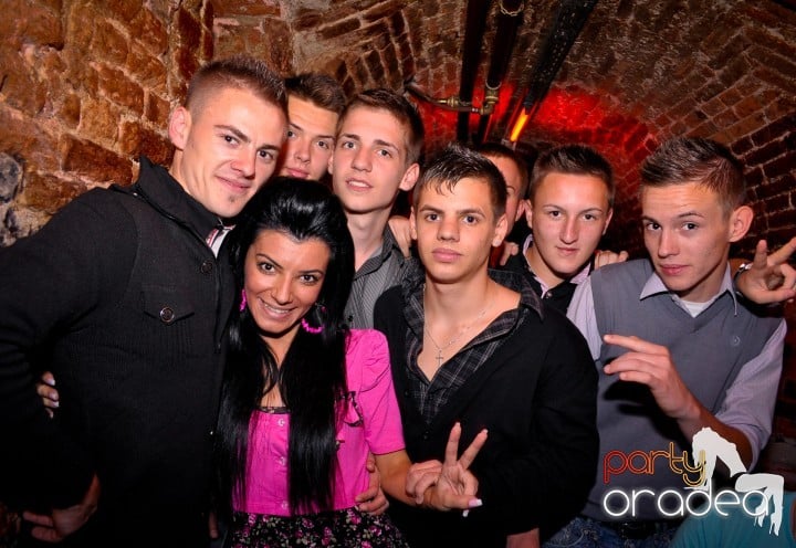 Saturday Night Party în Escape,