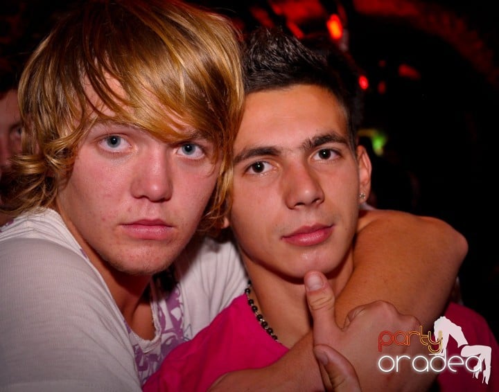 Saturday Night Party în Escape,
