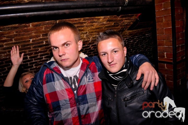 Saturday Night Party în Escape,