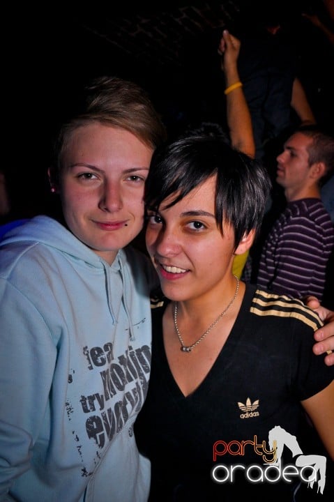 Saturday Night Party în Escape,