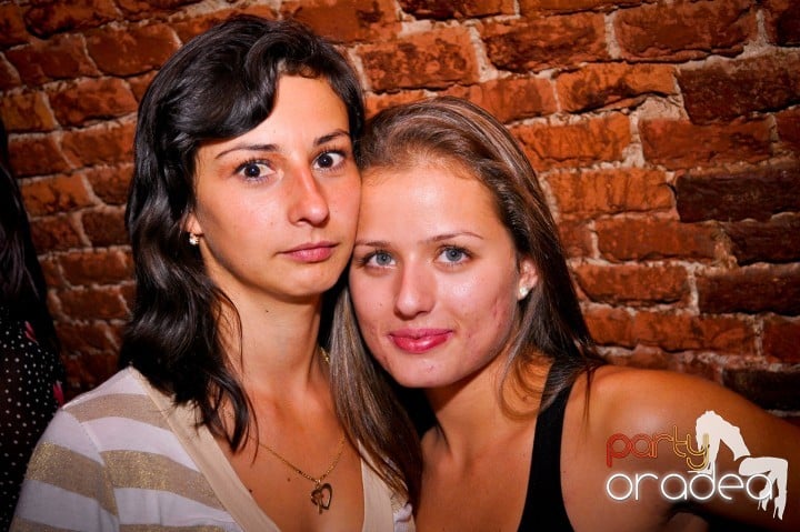 Saturday Night Party în Escape,