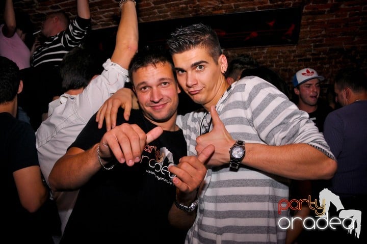Saturday Night Party în Escape,