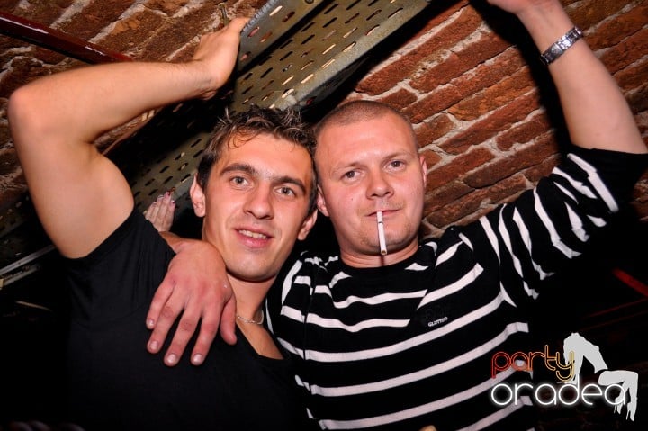 Saturday Night Party în Escape,