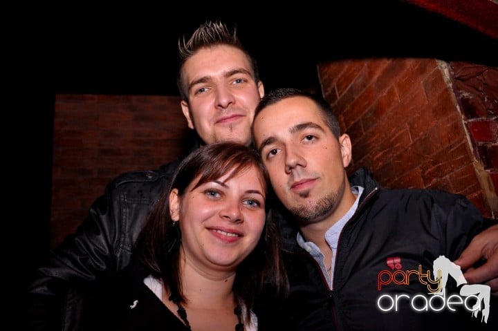 Saturday Night Party în Escape,