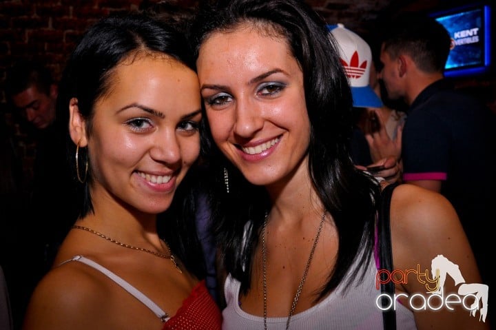 Saturday Night Party în Escape,