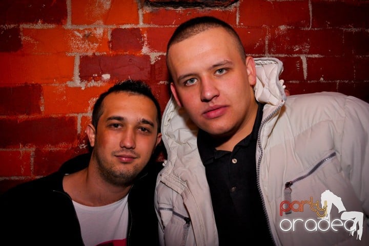 Saturday Night Party în Escape,