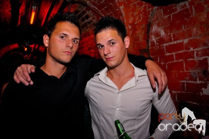 Saturday Night Party în Escape,
