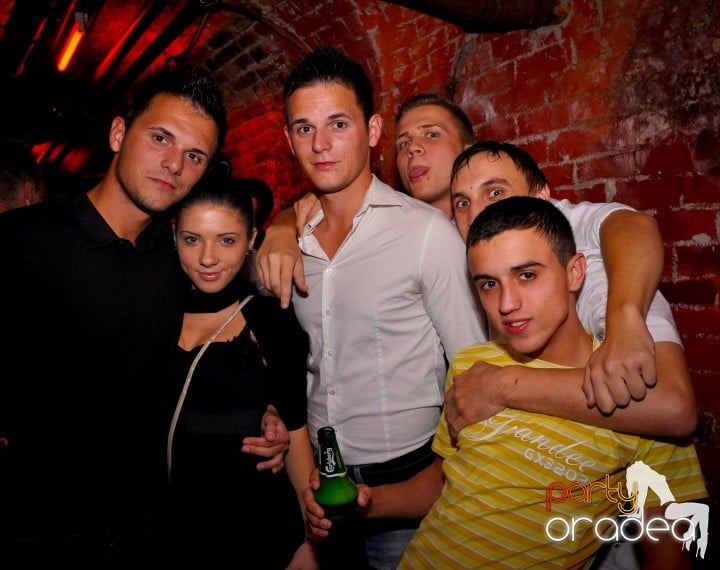 Saturday Night Party în Escape,