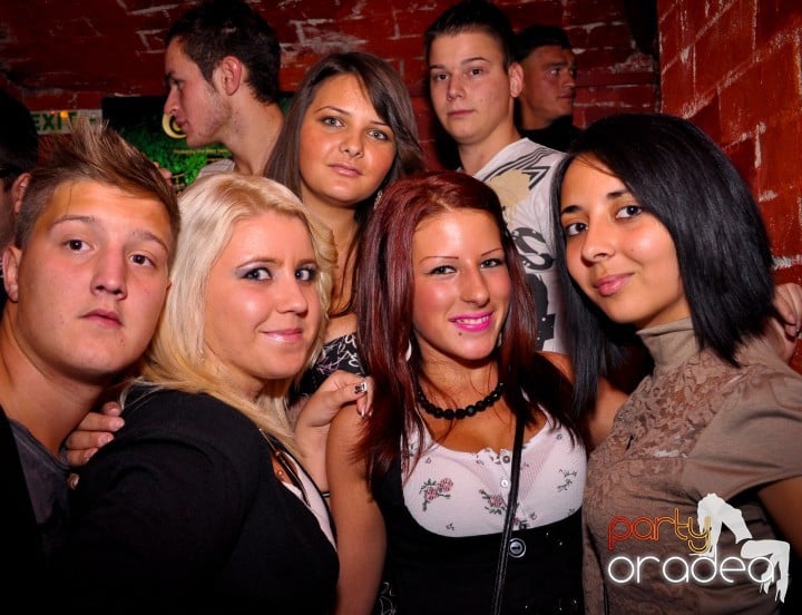 Saturday Night Party în Escape,
