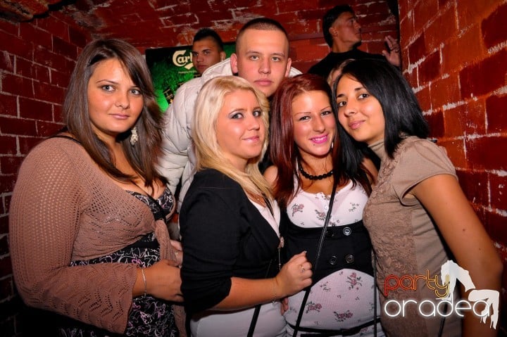 Saturday Night Party în Escape,