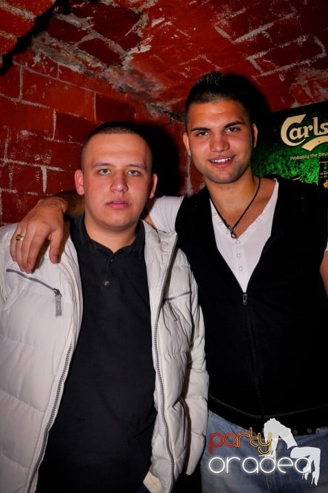 Saturday Night Party în Escape,