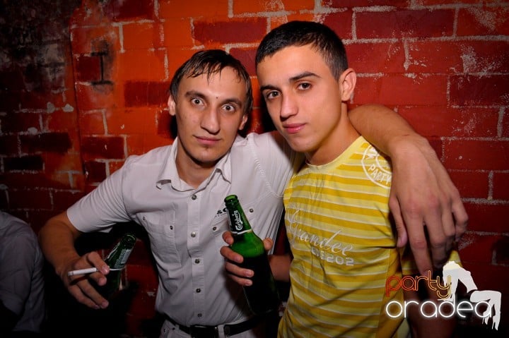 Saturday Night Party în Escape,