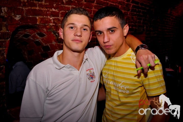 Saturday Night Party în Escape,