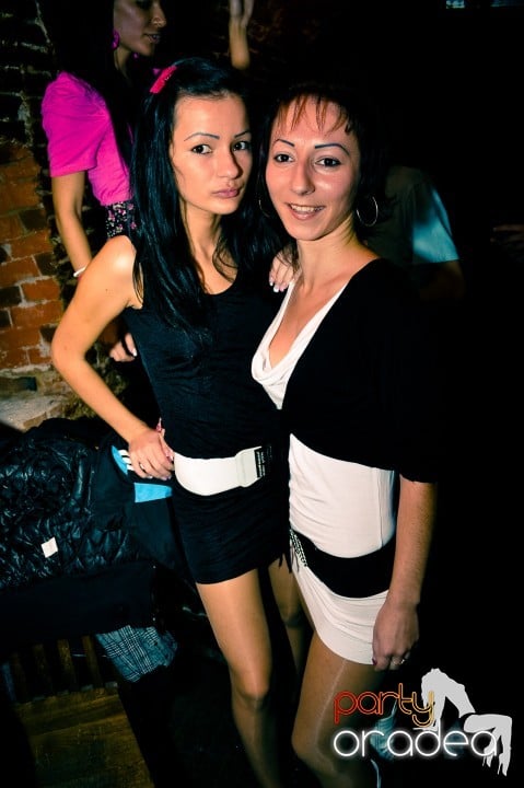 Saturday Night Party în Escape,