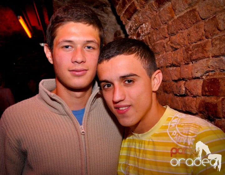 Saturday Night Party în Escape,