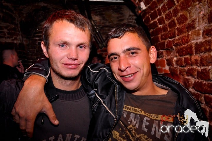 Saturday Night Party în Escape,