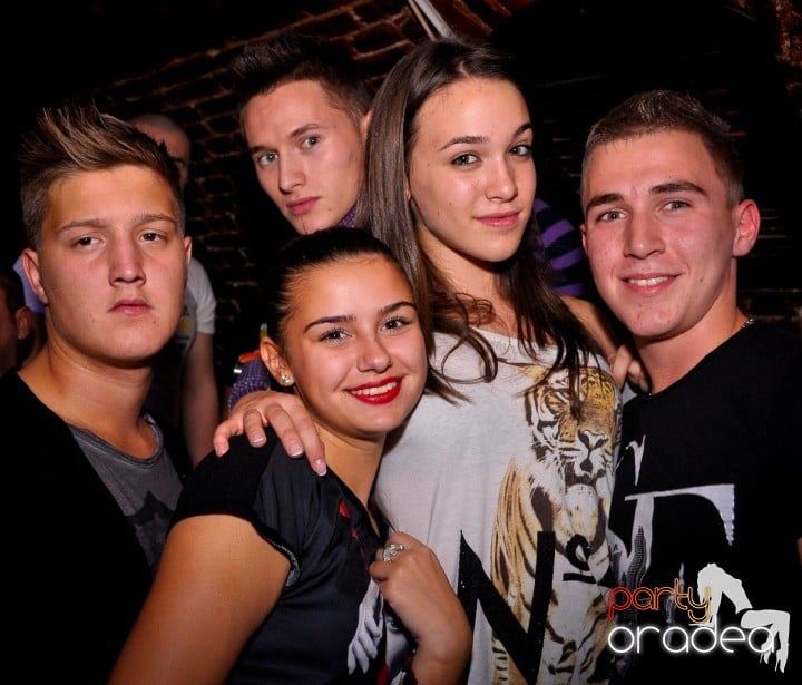Saturday Night Party în Escape,