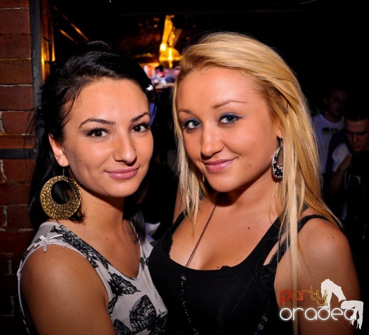 Saturday Night Party în Escape,