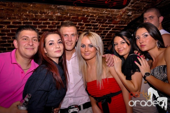 Saturday Night Party în Escape,