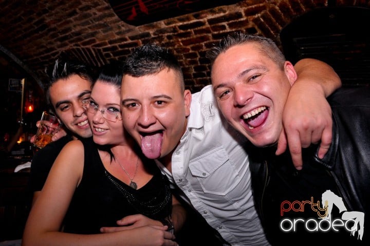 Saturday Night Party în Escape,
