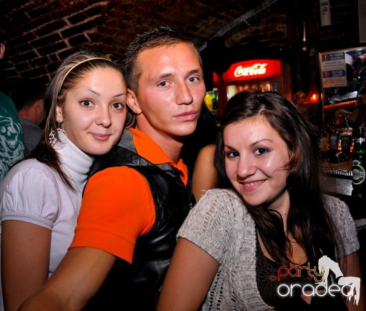 Saturday Night Party în Escape,