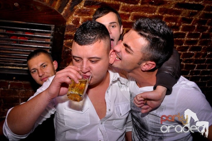 Saturday Night Party în Escape,